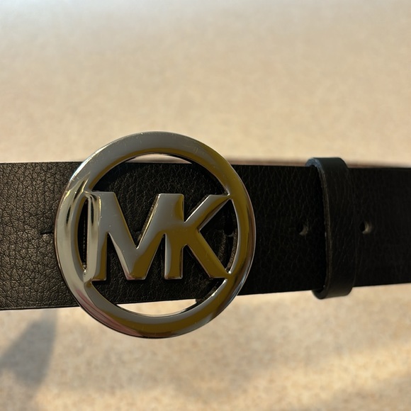 Michael Kors belt size medium - Picture 2 of 9